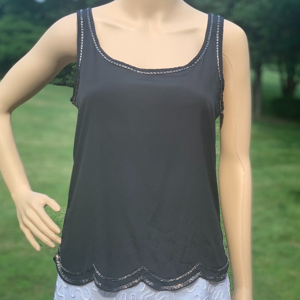 NWT Sleeveless Bead Trim Scallop Hem Blouse